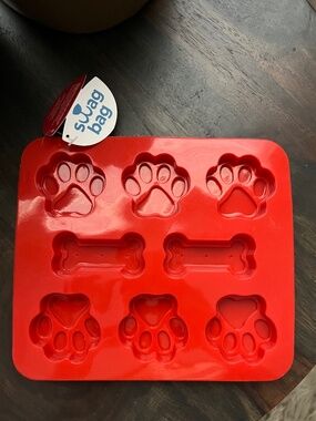 SWAG BAG Silicone Bone and Paw Treat Tray NWT